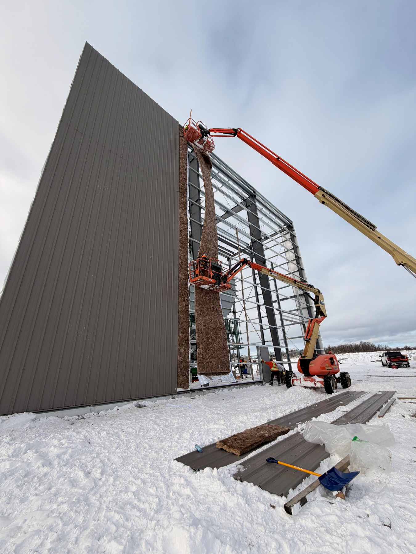 Insulated steel cladding installation in winter