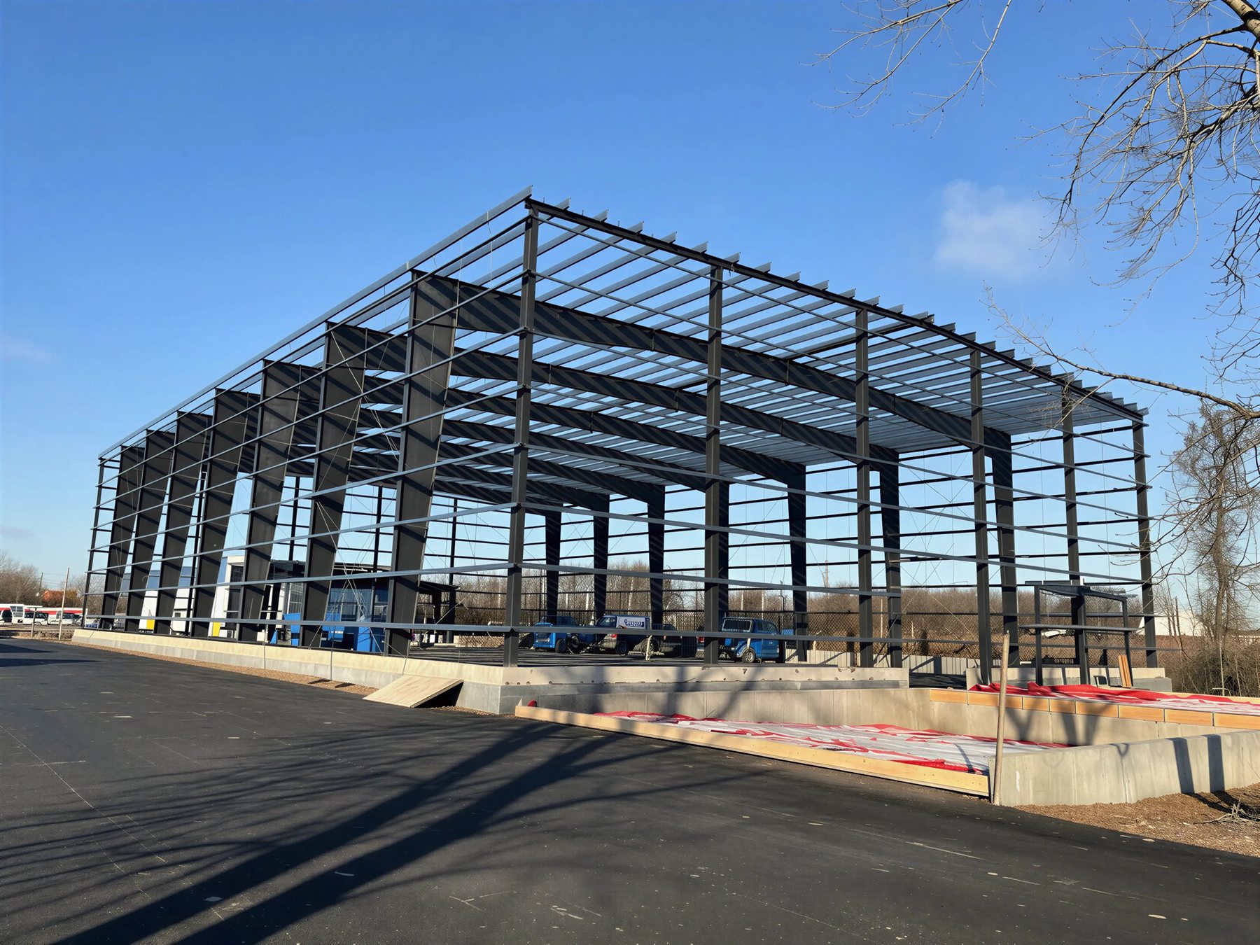 Industrial clear-span steel frame